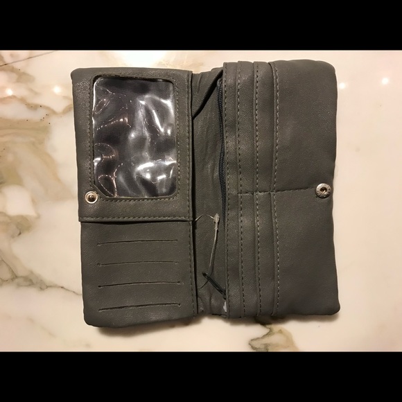 Faux Leather Ruched wallet - Picture 3 of 5